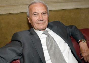 Gigi Simoni, ultima apparizione in pubblico a Palazzo Loggia a Brescia (Foto: LaPresse)