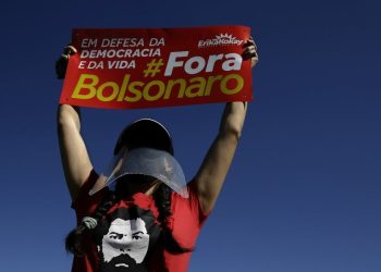 Manifestazione contro Jair Bolsonaro (LaPresse)