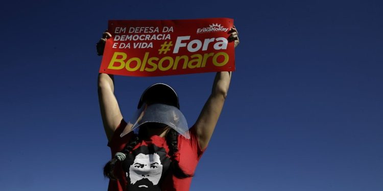 Manifestazione contro Jair Bolsonaro (LaPresse)