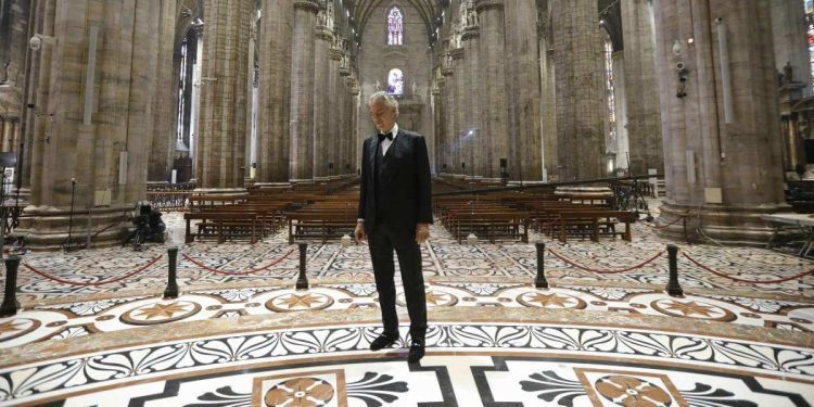 Andrea Bocelli ha avuto il Coronavirus, oggi ha donato il plasma (Foto LaPresse)