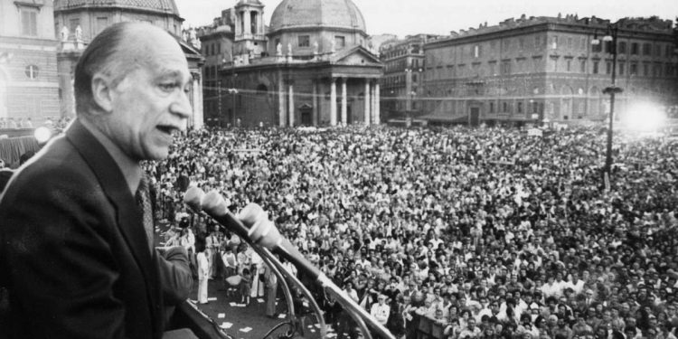 Giorgio Almirante è morto il 22 maggio 1988 (Foto LaPresse)