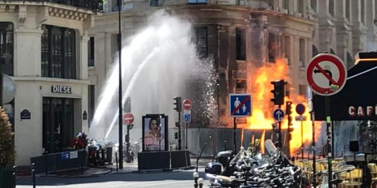 Incendio centro Parigi