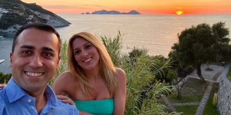 Luigi Di Maio e Virginia Saba a Ponza (foto: Instagram)