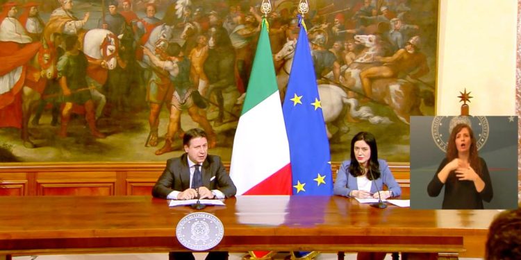 Il premier Giuseppe Conte e la ministra Lucia Azzolina