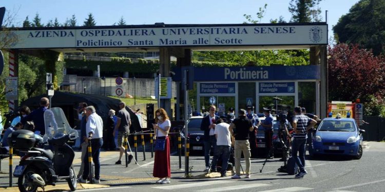 L'ospedale di Siena dove è ricoverato Alex Zanardi (Foto LaPresse)