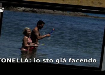 Antonella Elia pipì in acqua a Temptation Island