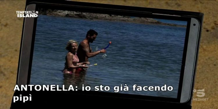 Antonella Elia pipì in acqua a Temptation Island