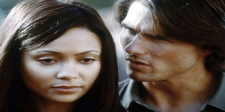 Thandie Newton e Tom Cruise in Mission Impossible 2