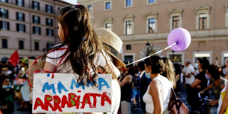 Manifestazione nazionale per la riapertura delle scuole (LaPresse)