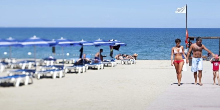 La spiaggia del Baia degli Achei Village