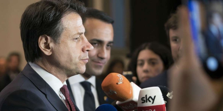 Giuseppe Conte con Luigi Di Maio (LaPresse)