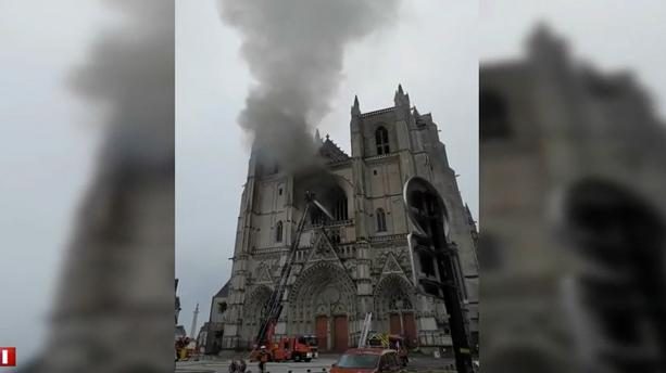 Incendio presso la cattedrale di Nantes (web)