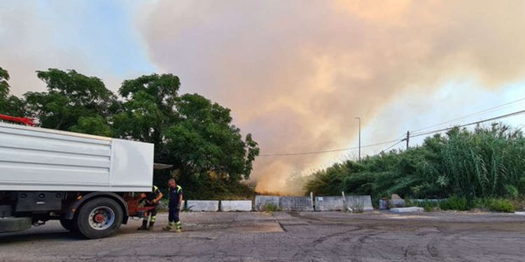 Roma, incendio a Tor di Valle (Twitter)