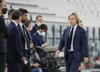 Pavel Nedved con Fabio Paratici e Andrea Agnelli a bordo campo (Foto LaPresse)