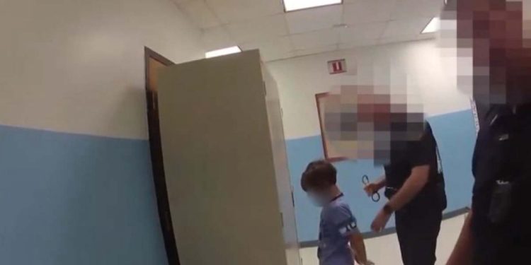 Bambino arrestato in Florida (da video)