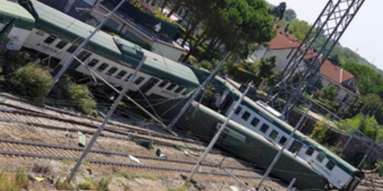 Treno deragliato sulla Lecco-Milano