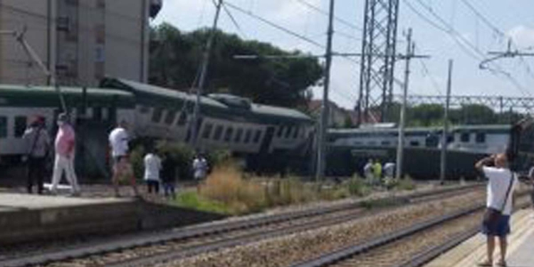 Treno deragliato Carnate, foto Twitter