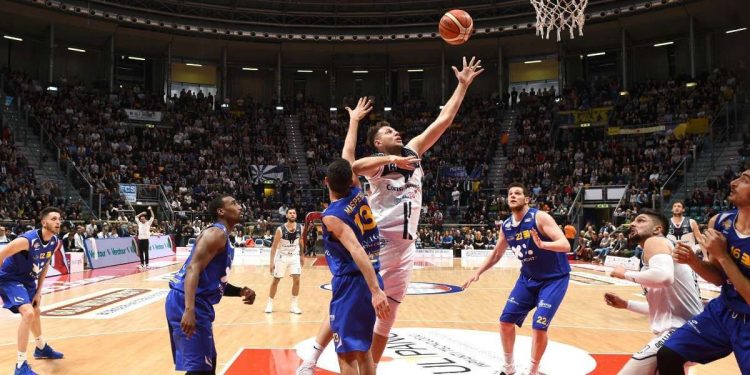 Diretta Reggio Emilia Fortitudo Bologna, Supercoppa basket gruppo B (Foto LaPresse)