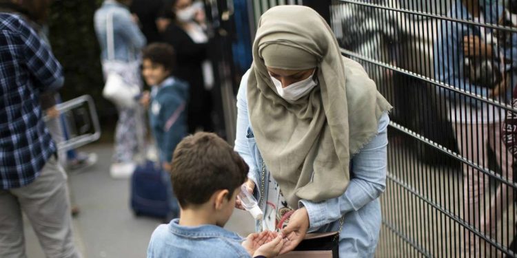 Rientro in classe a Bruxelles, Belgio (LaPresse)