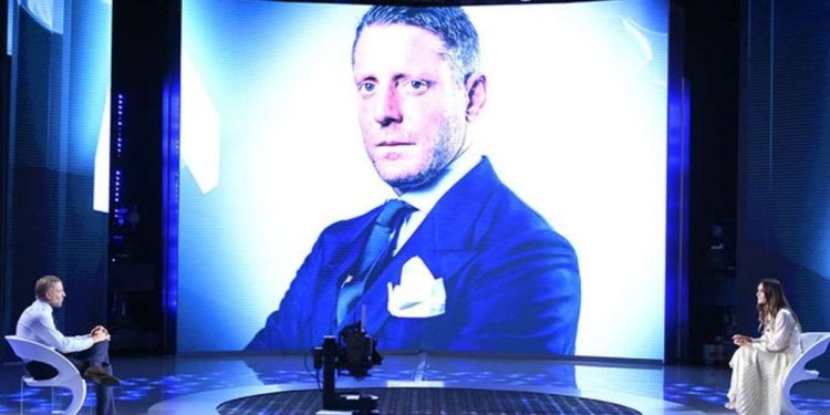 Lapo Elkann durante l’intervista a ‘Verissimo’