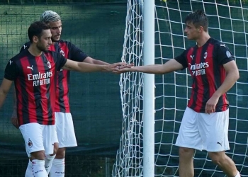 Hakan Calhanoglu e Theo Hernandez
(Foto LaPresse)