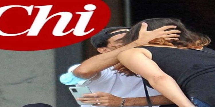 bacio tra Raimondo Todaro e Elisa Isoardi