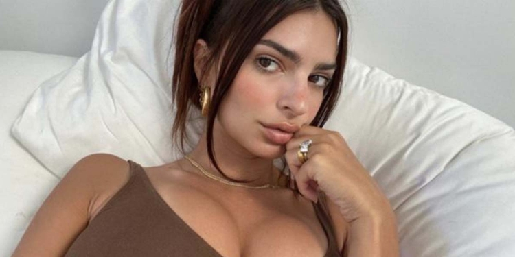 Emily Ratajkowski, Instagram