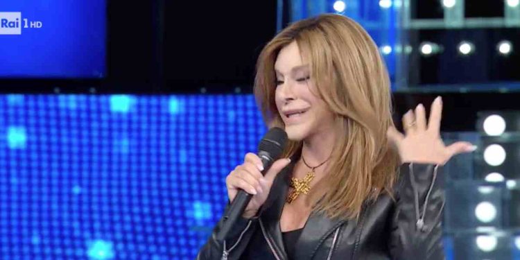 Carmen Russo è Sabrina Salerno