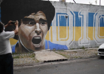 Un murale dedicato a Maradona a Buenos Aires (Lapresse)