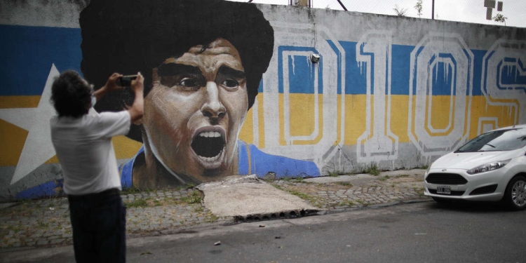 Un murale dedicato a Maradona a Buenos Aires (Lapresse)