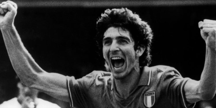 L'esultanza di Paolo Rossi dopo il secondo goal alla Polonia nei Mondiale del 1982 (Lapresse)