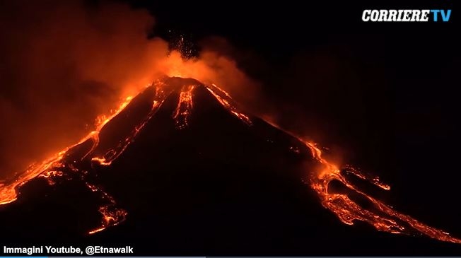 Etna, spettacolare eruzione (Youtube)