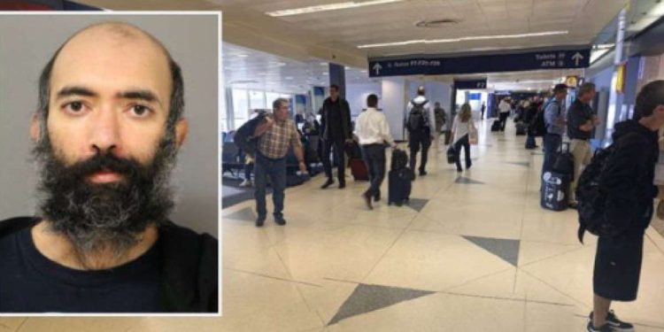 Uomo indiano vive per tre mesi nell'aeroporto di Chicago, foto da Twitter