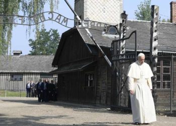 Papa Francesco ad Auschwitz