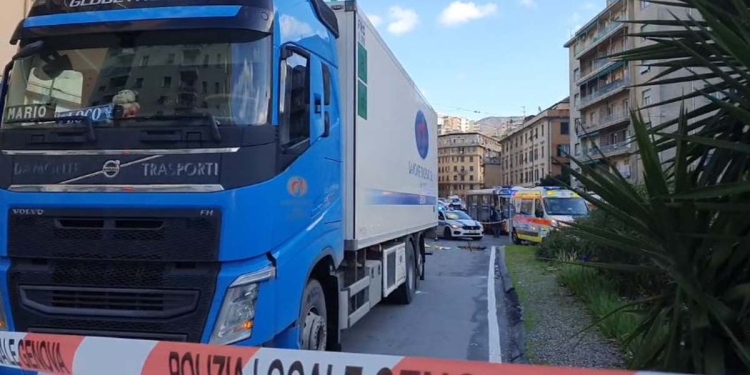 Incidente in monopattino a Genova, da video Facebook