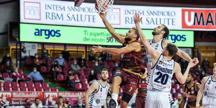 Diretta Venezia Sassari, gara-1 quarti playoff basket Serie A1 (da facebook.com/ReyerVenezia)