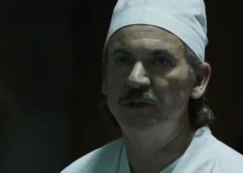 Paul Ritter in una scena di Chernobyl (Screen Youtube)