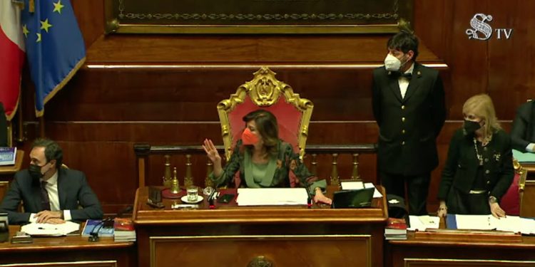 Casellati urla in Senato