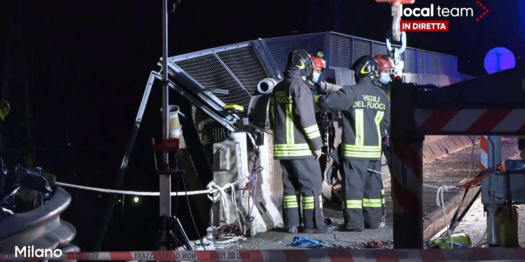 Auto sui binari a San Donato Milanese (foto da diretta Facebook Local Team)