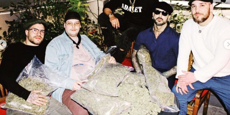 Fabrizio Corona testimonial di cannabis light (Foto: Instagram)