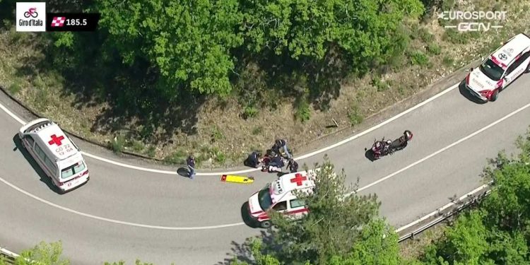 Caduta Alessandro De Marchi al Giro d'Italia