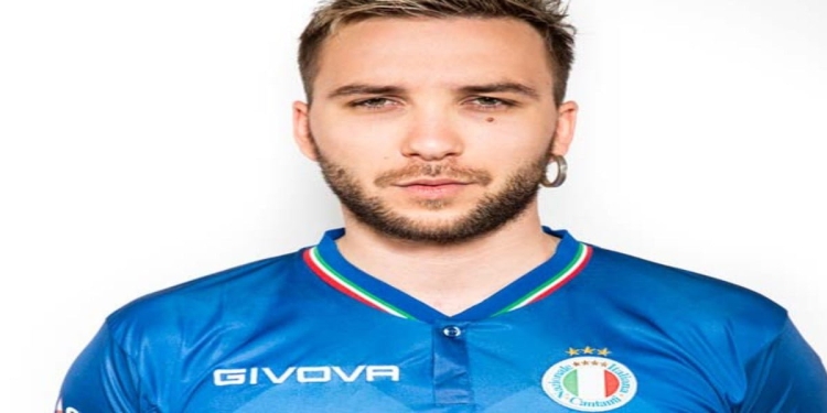 Mattia Briga con la maglia della Nazionale Cantanti