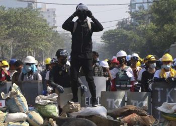 Barricate a Yangon, Myanmar (LaPresse)