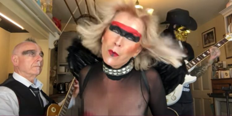 Dal video censurato di Robert Fripp e Toyah Willcox