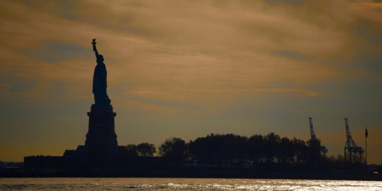 New York, la statua della Libertà e il porto (Foto Riro Maniscalco)