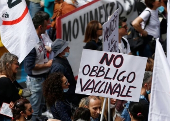 No vax indagato a Roma