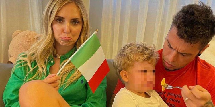 Chiara Ferragni e Fedez con Leone (Foto: Instagram)