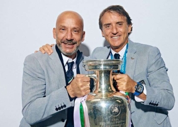 Gianluca Vialli e Roberto Mancini festeggiano gli Europei 2020 (da facebook.com/EURO2020)