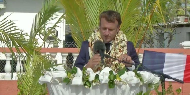 Emmanuel Macron in visita in Polinesia (Twitter)