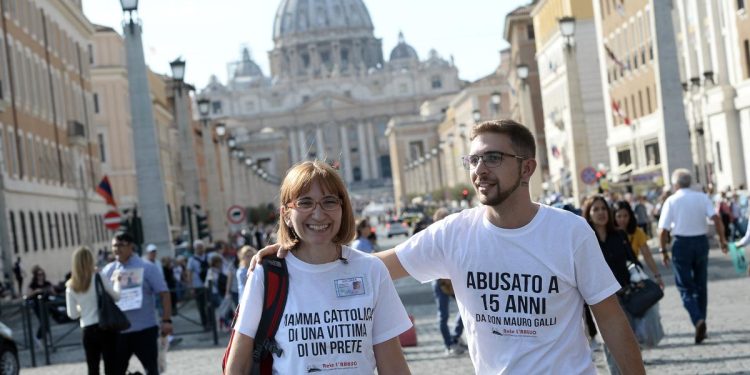 Vaticano, vittime pedofilia